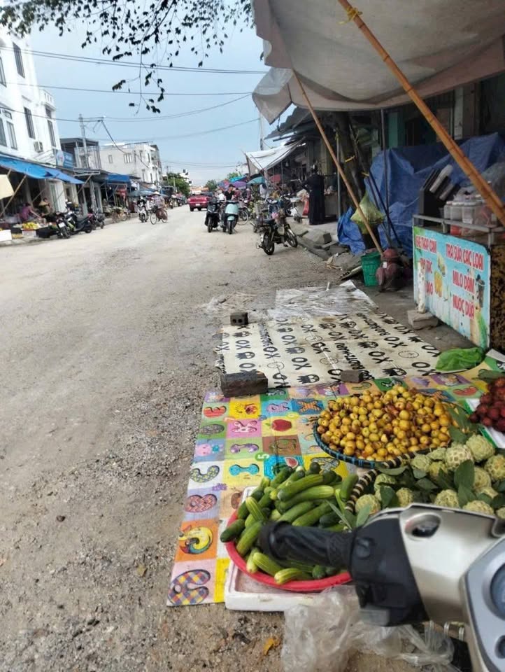 Bán nhà 158m2 sát chợ Bứa, ô tô tránh, giá 2 tỷ