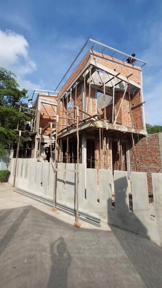 Nhà 2 tầng - 2 mặt tiền - đường ô tô 5,2m - Thủy Xuân, Huế - sổ hồng hoàn công