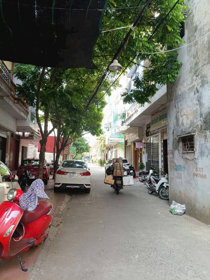 Cơ hội sở hữu ngay căn nhà 2 tầng cũ tại Bồ Xuyên, Thái Bình, tọa lạc ngay cạnh chợ sầm uất