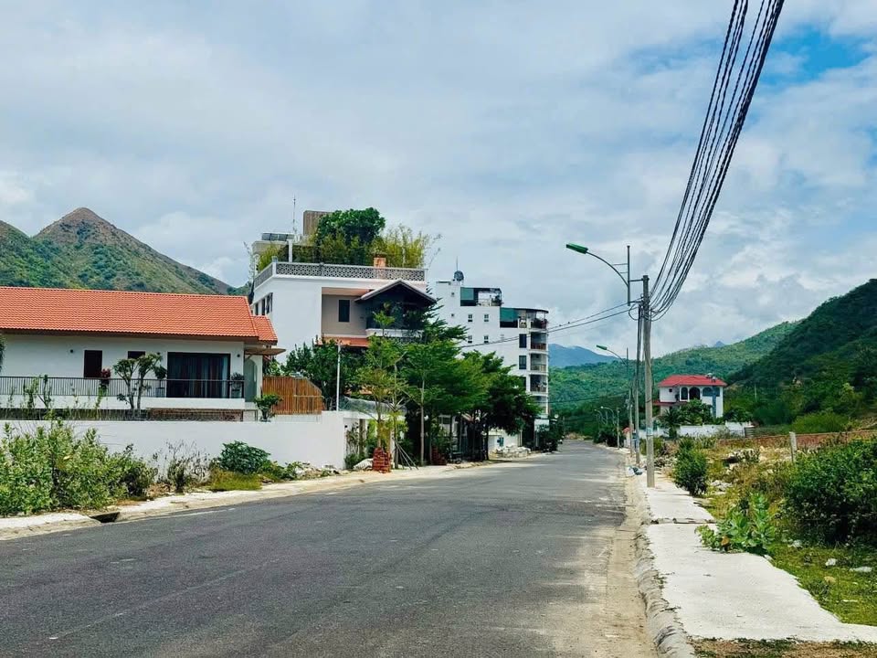 Đất Triệu Quang Phục 300m² - Mặt tiền 15m - Sát bến du thuyền Nha Trang