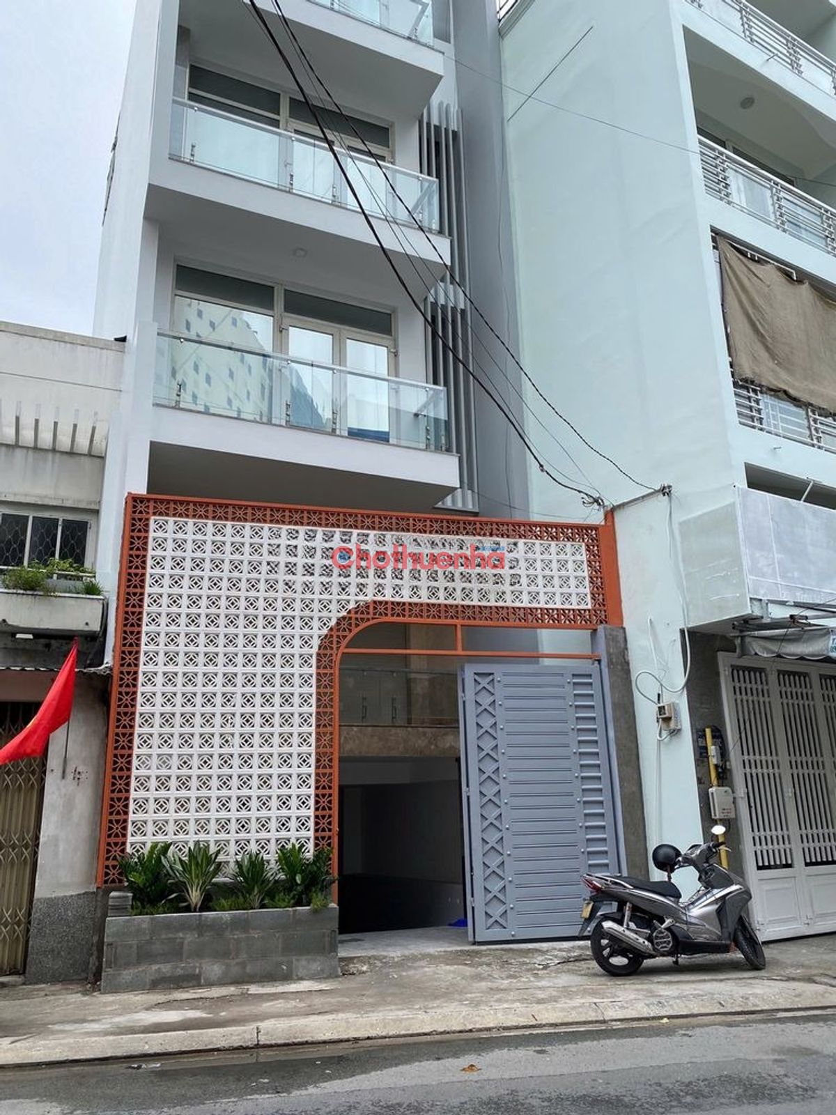 Tòa nhà mặt tiền Cộng Hòa, Tân Bình 7 tầng, hầm, thang máy, nở hậu, giá tốt