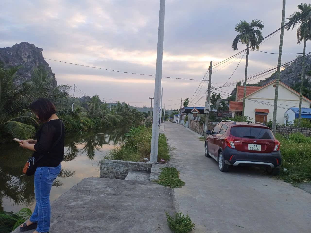 Chuyển nhượng nhà 3 tầng tại Thủy Nguyên, Hải Phòng, diện tích 500m2, sổ đỏ chính chủ, hướng Đông Nam