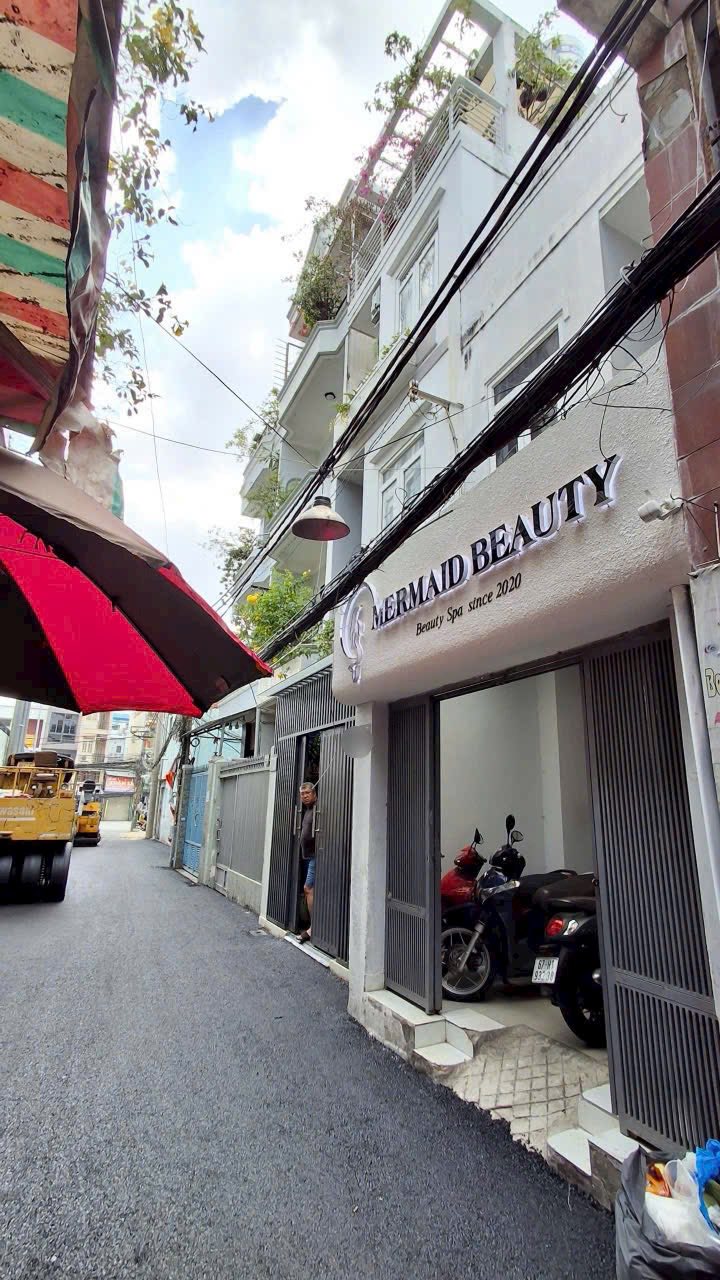 Căn nhà tọa lạc tại vị trí đắc địa của Quận 10