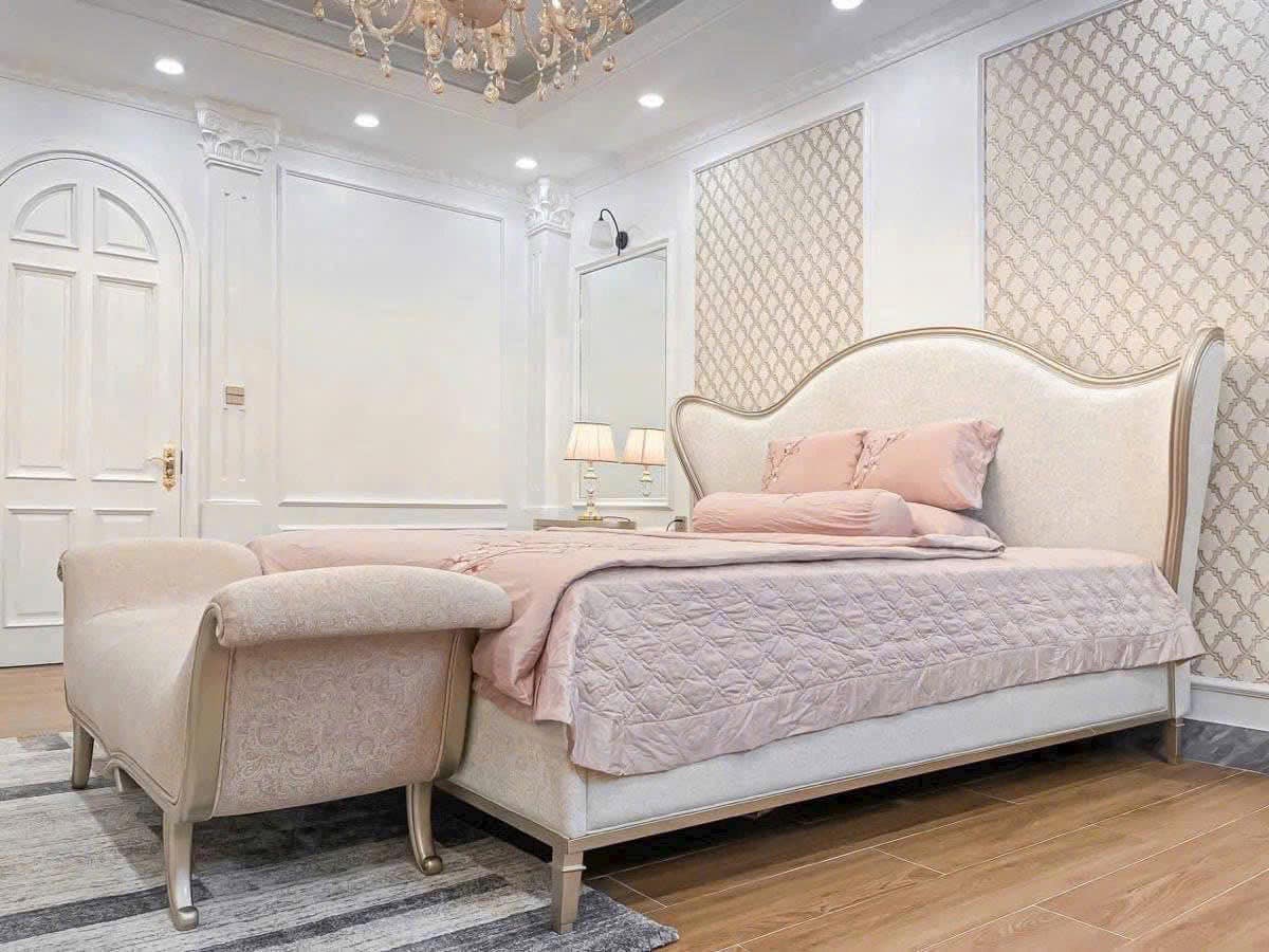 Nhà 4 tầng mặt hồ Hoàng Cầu - Kinh doanh sầm uất, ô tô vào tận nhà