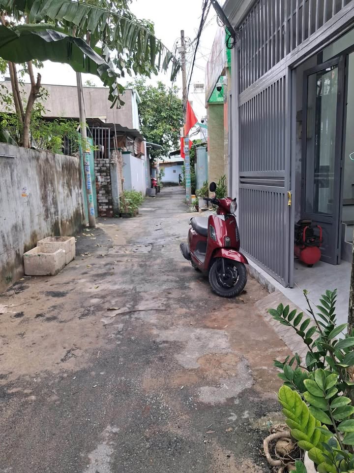 Nhà đẹp 1 trệt 1 lửng đúc, hẻm thông 3m, Hóc Môn - Giá 2.75 tỷ