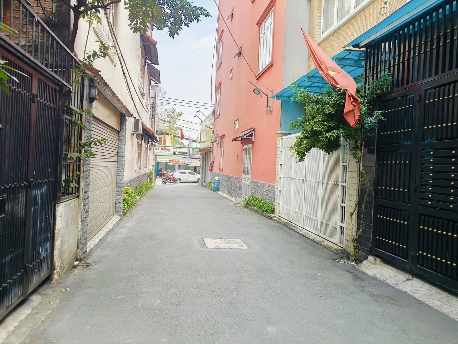 Nhà 3 tầng kiên cố, tọa lạc tại vị trí đắc địa thuộc khu dân cư vip Linh Xuân, Thủ Đức