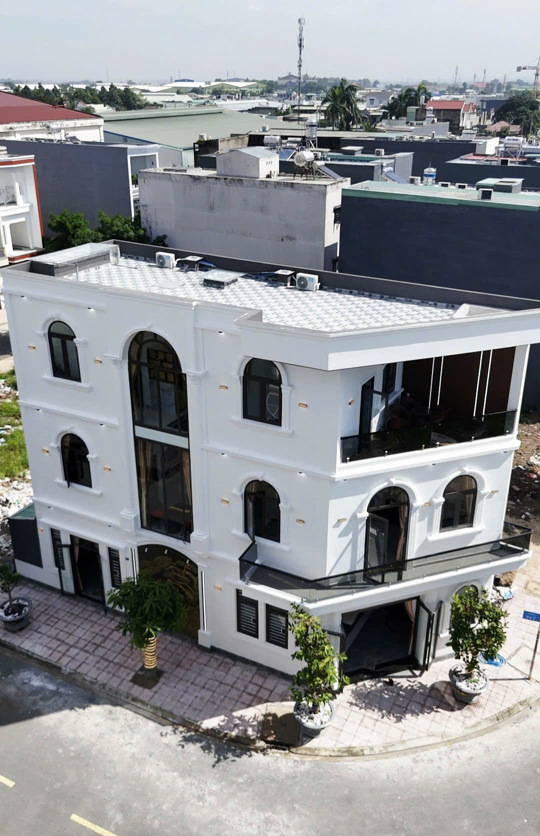 Bán nhà phố góc 2 mặt tiền hoàn công, 73.2m2, 4 ngủ, An Phú, Thuận An, Bình Dương