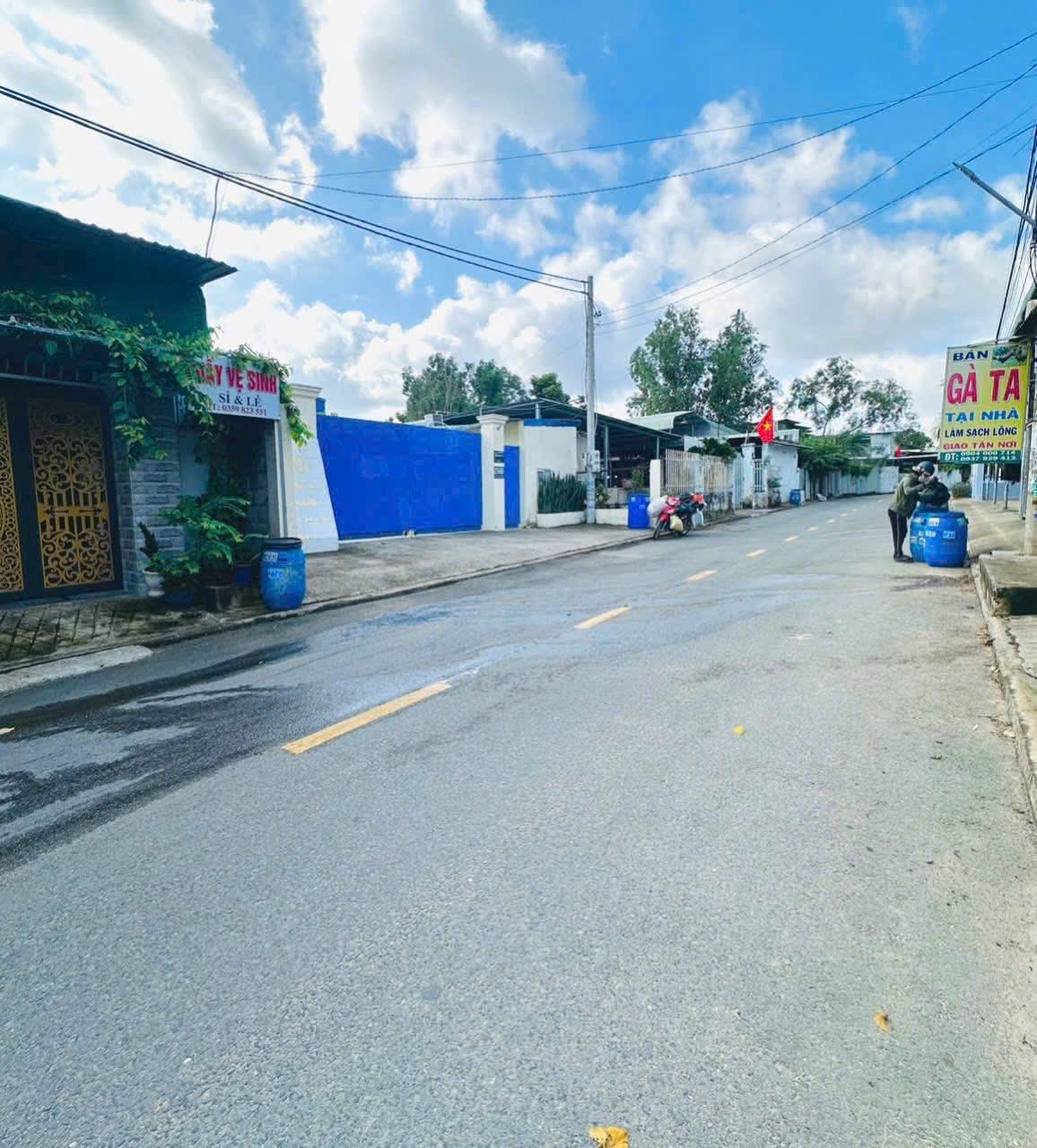 Nhà mặt tiền Cây Da, phường Tân Bình, thị xã Dĩ An, tỉnh Bình Dương