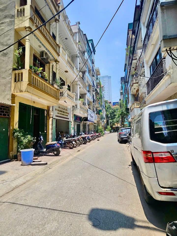 Góc phố Mạc Thái Tổ biệt thự 6 tầng sang trọng, kinh doanh đắc lợi, giảm sâu 2 tỷ