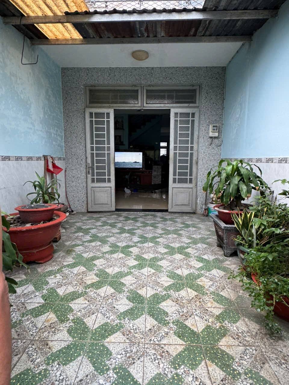 Nhà Hóc Môn 3 tầng, hẻm xe hơi, gần chợ, giá siêu yêu