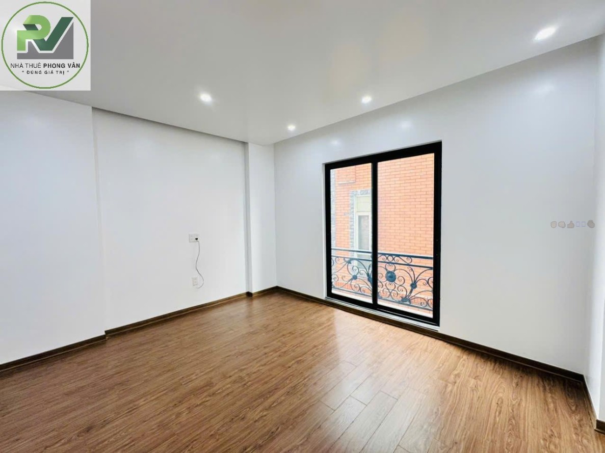 Nhà 42m2, 4 ngủ, Ngõ Kiều Sơn - Văn Cao - Giá 11 triệu/tháng