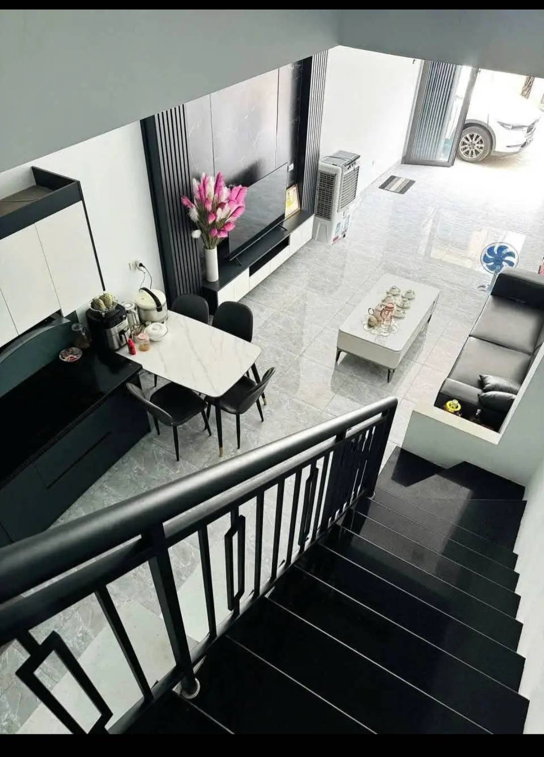 Nhà 2 tầng mặt đường Vệ Định - 68.3m2, nội thất xịn sò, giá tốt