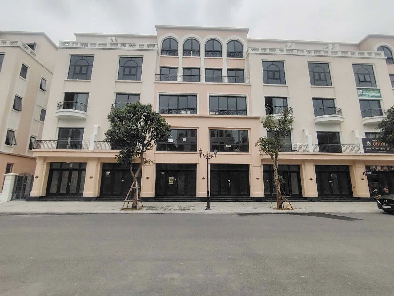 Bán nhà Cọ Xanh 75m2, 5m mặt tiền, đường 20m, giá 12,9 tỷ