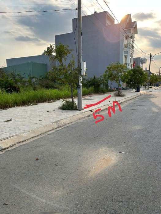 Đất vàng KDC Xuyên Á - Mặt tiền nhựa, sát chợ, giá hời