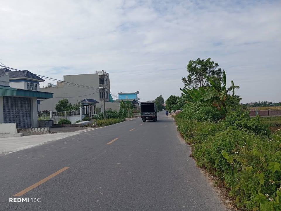 Đất vàng Vũ Thư mặt tiền 100m², kinh doanh bạt ngàn, giá chỉ 1.9 tỷ