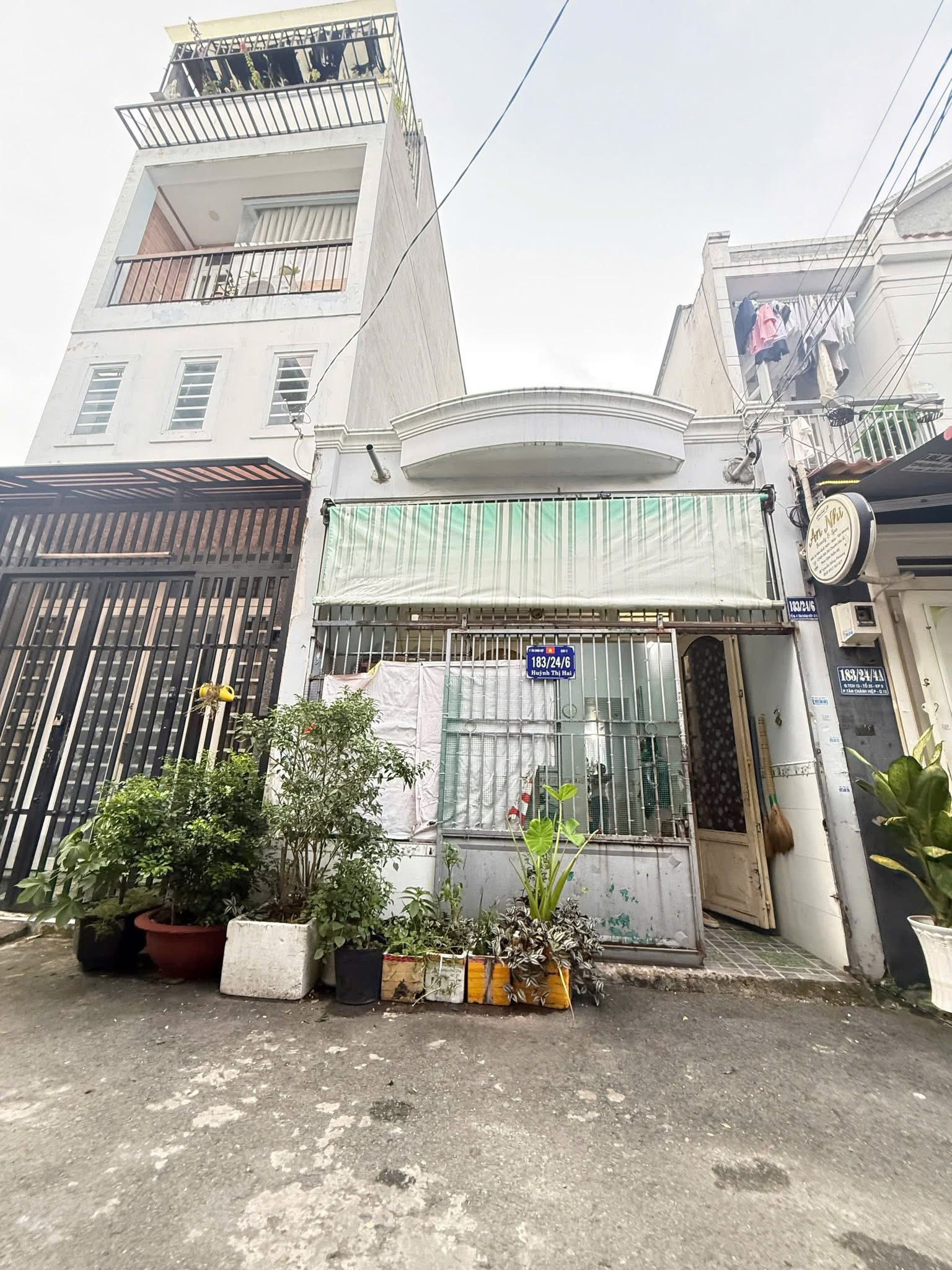 Nhà vị trí vip ngay chợ Hạt Điều TMT, Quận 12 gác lửng kiên cố, hẻm 6m, giá tốt