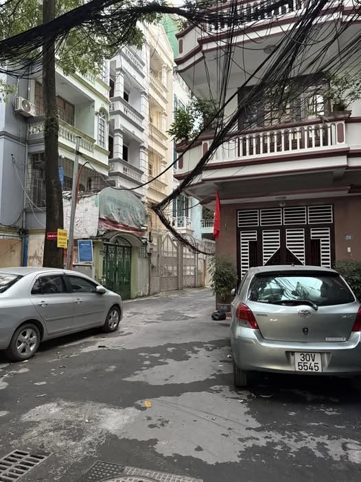 Nhà 6 tầng thang máy, ô tô đỗ cửa ngay Ngã Tư Sở - Giá chỉ hơn 300 triệu/m2