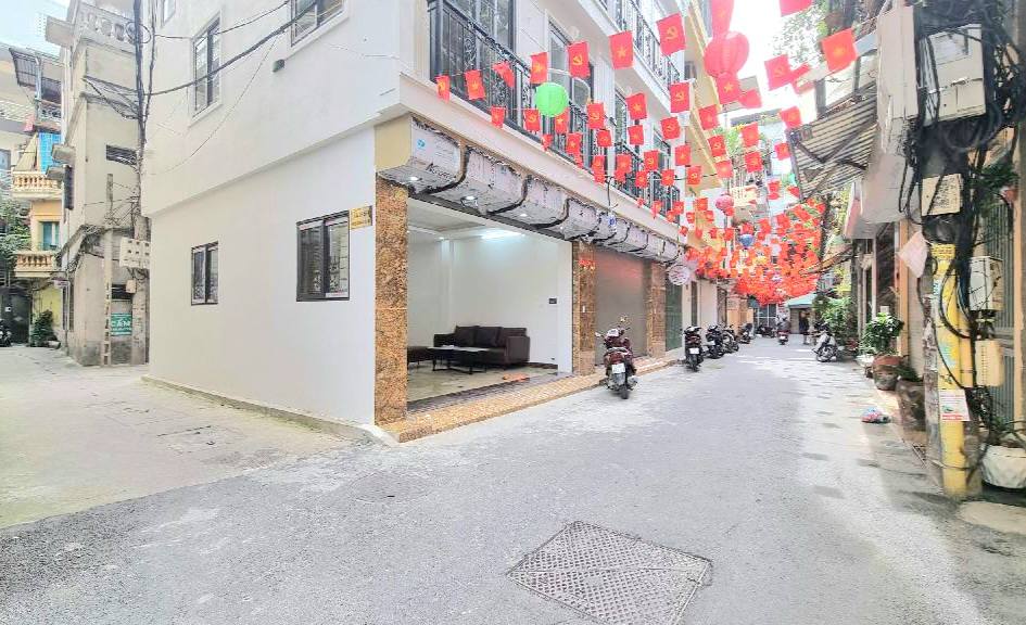 Siêu phẩm lô góc 55m2 Hoàng Quốc Việt, gara ô tô tránh, thang máy, sổ đẹp chỉ 20.9 tỷ