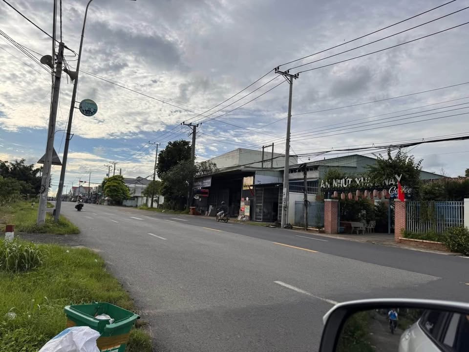 Đất vàng mặt đường bê tông, gần biển, xây biệt thự nghỉ dưỡng thì còn gì bằng