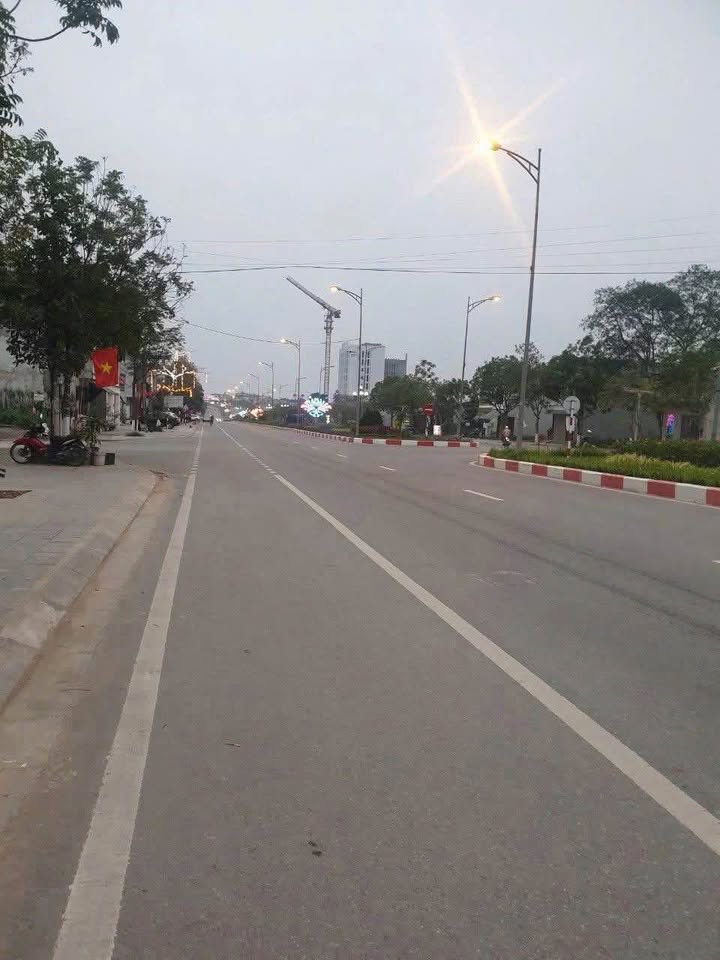 Đất mặt đường Nguyễn Tất Thành, Yên Bái - View triệu đô