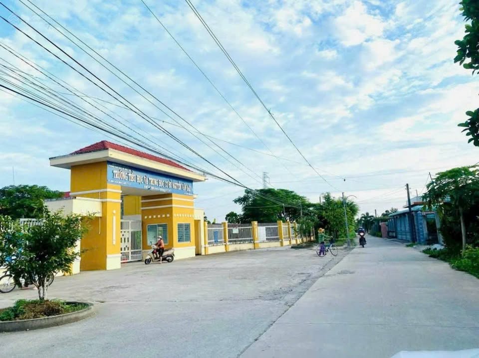 Bán đất thổ cư vuông vức gần trường học, đường thông