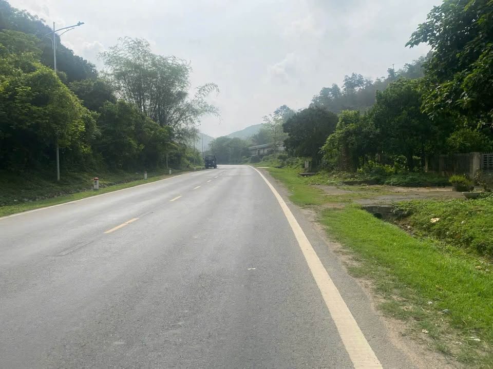 Bán đất 2780m2 có 840m2 thổ cư, bám trục quốc lộ 6, Hòa Bình