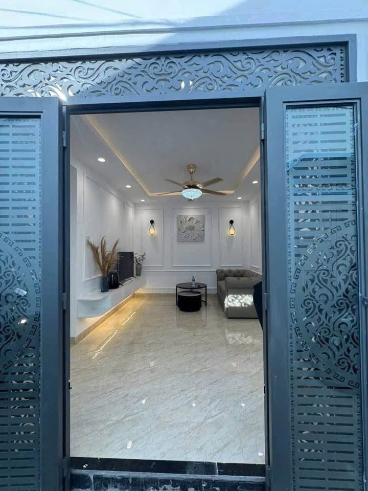 Nhà 2 tầng full nội thất, 2 ngủ, 2 vệ sinh, 28.5m2, cách biển 800m, TP Nha Trang