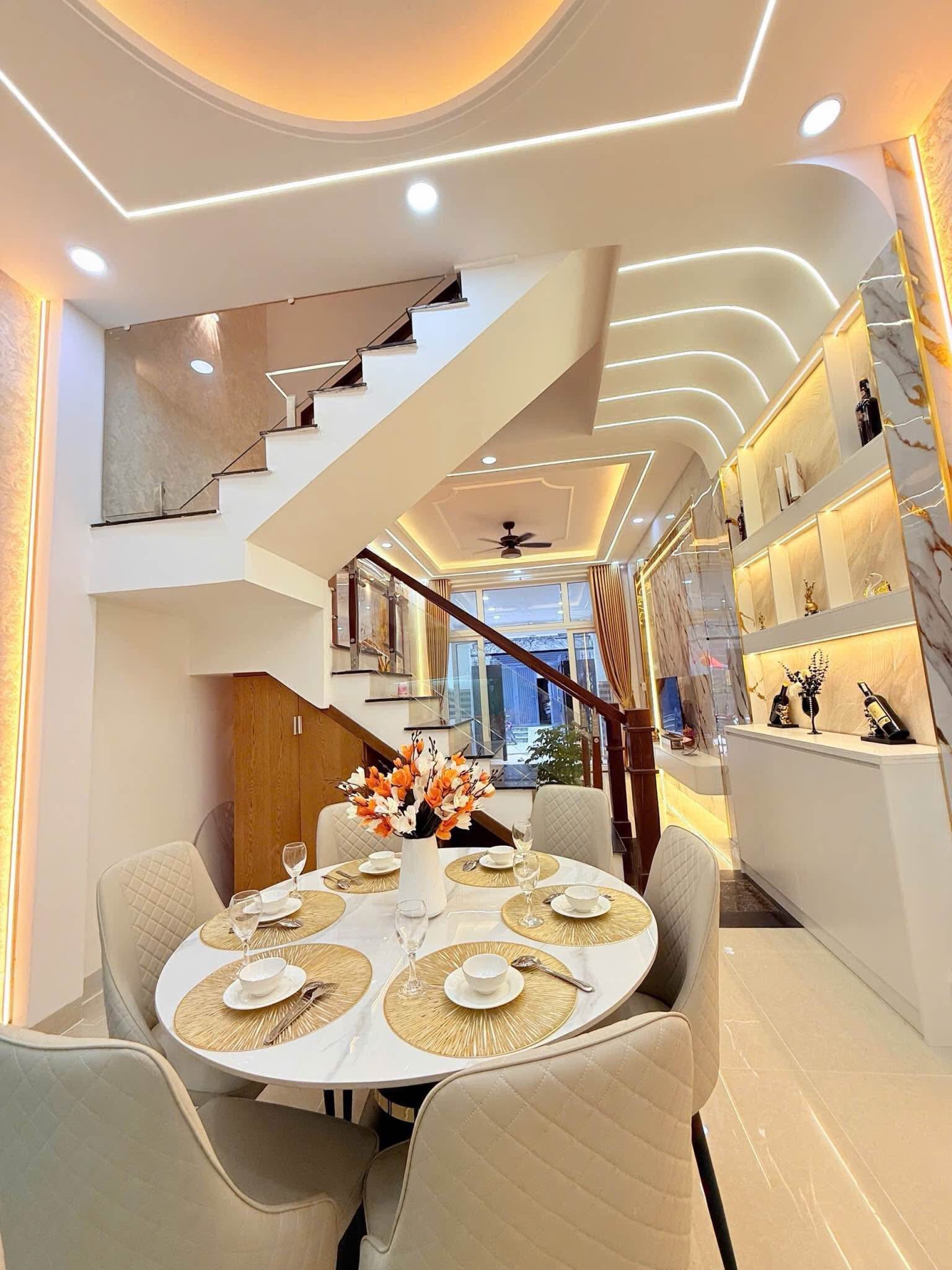 Nhà đẹp Cầu Am - Vạn Phúc, ngõ thông ô tô, nội thất mê ly, sổ vuông vức