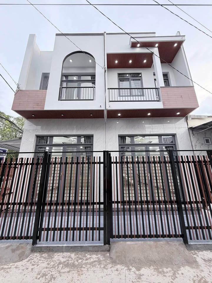 Bán cặp nhà 1 lầu căn góc siêu đẹp, vị trí vàng Long Xuyên