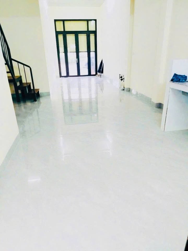 Nhà mặt phố Nguyễn Văn Linh 60m², mới tinh, kinh doanh đỉnh cao, giá hời