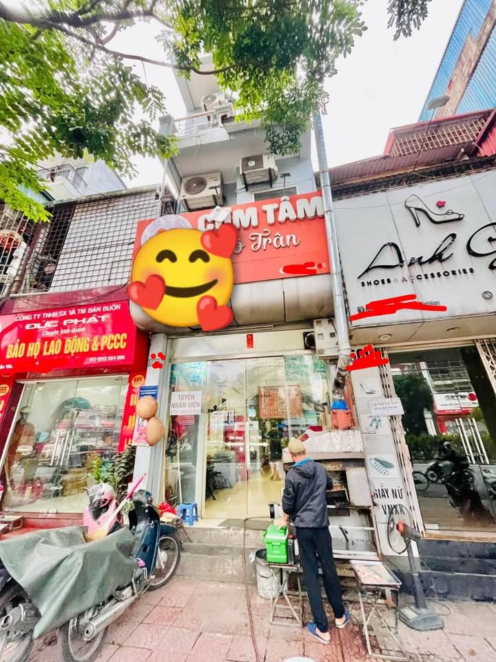 Nhà 5 tầng mặt phố Đê La Thành, kinh doanh bạt ngàn, giá hời