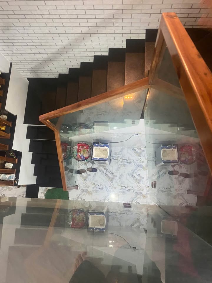 Chào mừng bạn đến với cơ hội sở hữu ngay căn nhà mặt tiền 2 tầng cực kỳ hấp dẫn tại Phường Quang Trung