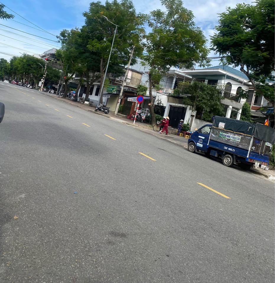 Bán nhà 2 tầng kiên cố, xây dựng tâm huyết với kết cấu móng chờ lên 3 tầng