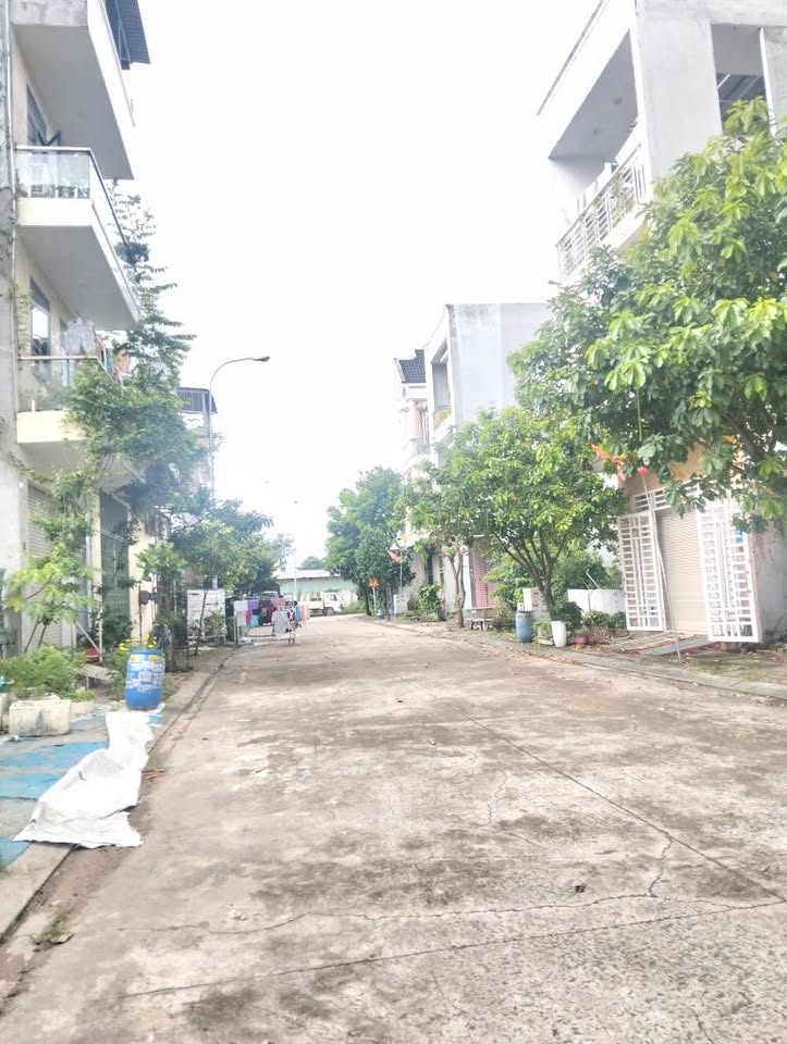 Đất vàng Dĩ An, ngã tư 550 vẫy gọi, đường nhựa thẳng tắp, thổ cư full