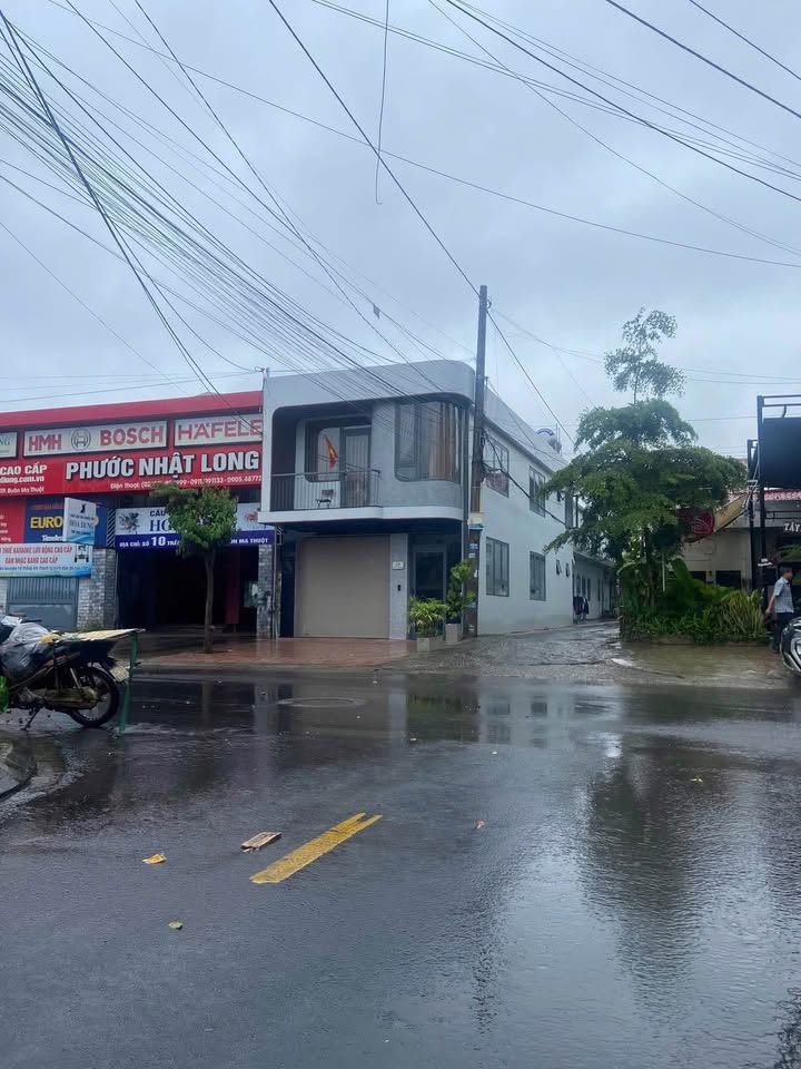 Bất động sản tọa lạc tại vị trí đắc địa trên đường Trần Văn Phụ, lộ giới 18m