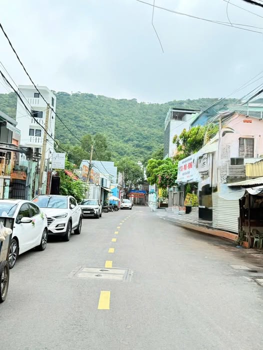 Nhà Vũng Tàu 85m² mặt tiền Hùng Vương, 4 ngu, sân đậu ô tô, chỉ 11.7 tỷ, sổ đỏ sang tên