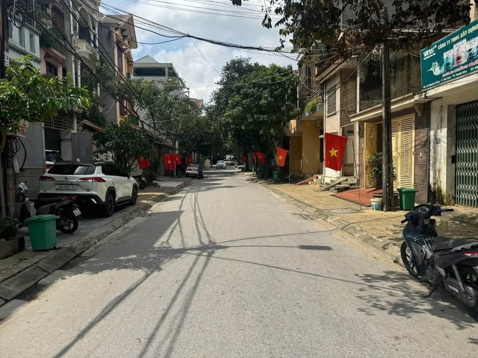 Bán nhà tọa lạc tại trung tâm thành phố Thanh Hóa, trên con đường Dương Đình Nghệ sầm uất