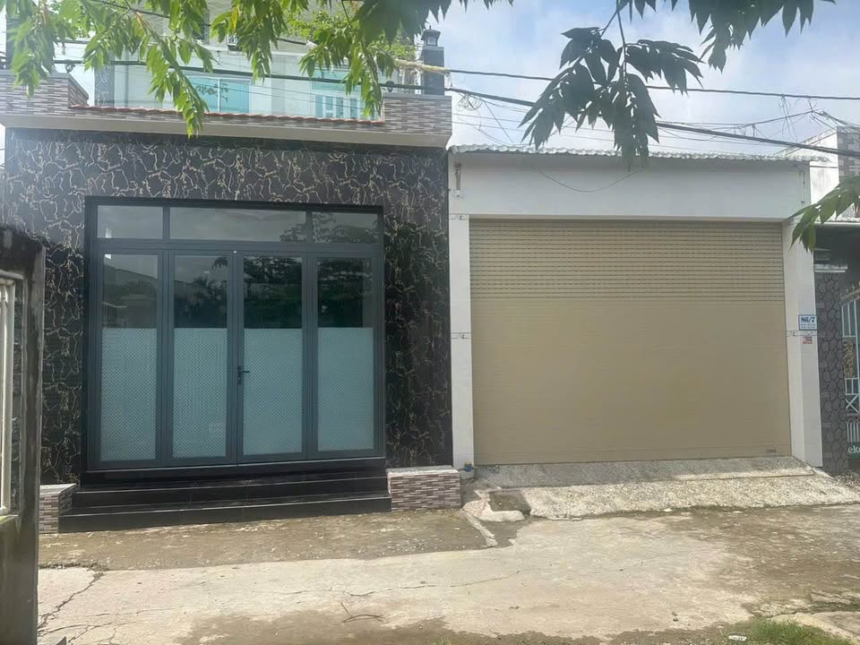 Nhà 91,35m2, sân đậu ô tô, 2 phòng ngủ, sát quảng trường Mỹ Phong