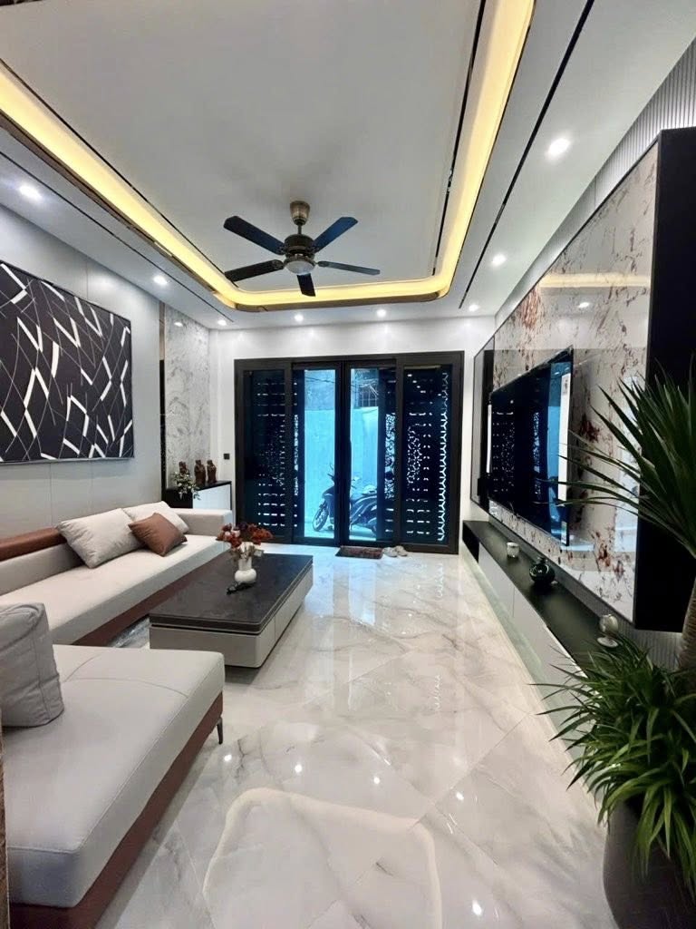 Nhà góc 2 thoáng, thang máy, 6 tầng đẹp lung linh đón bạn về dinh