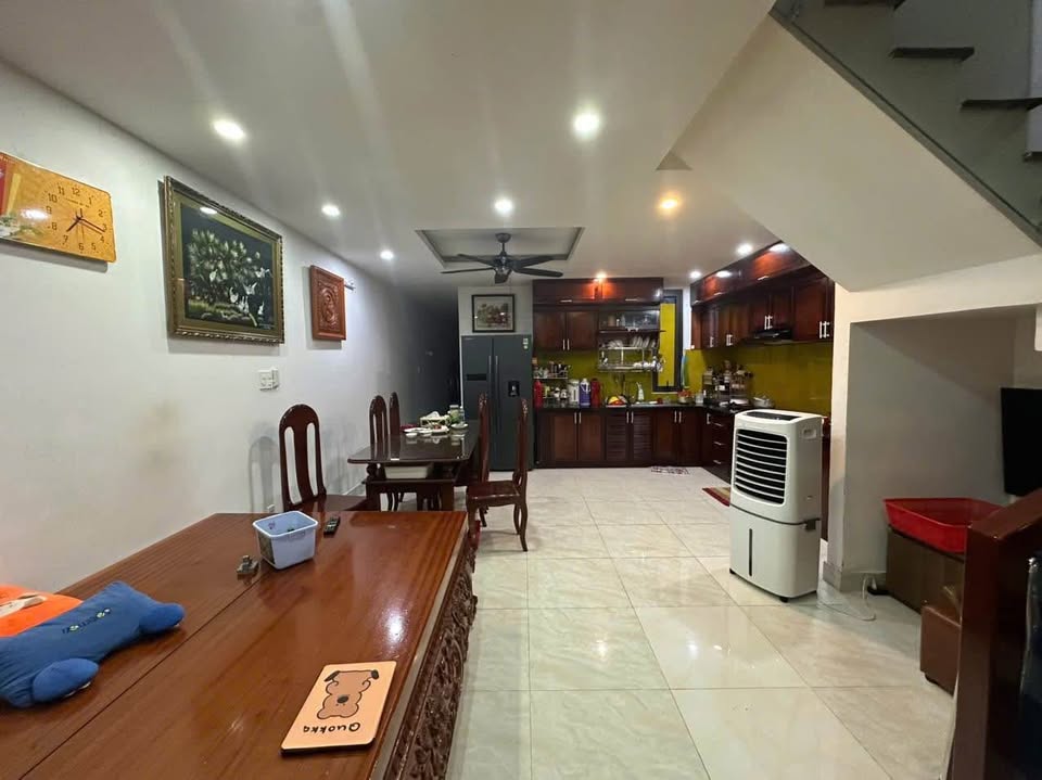 Chính chủ gửi bán căn nhà 3 tầng xây mới tinh, tọa lạc tại vị trí đắc địa trên đường Trần Khánh Dư, thành phố Đà Nẵng