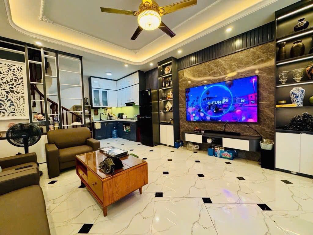 Nhà Tam Trinh - Lô góc 2 thoáng vĩnh viễn, gần phố, nhà mới