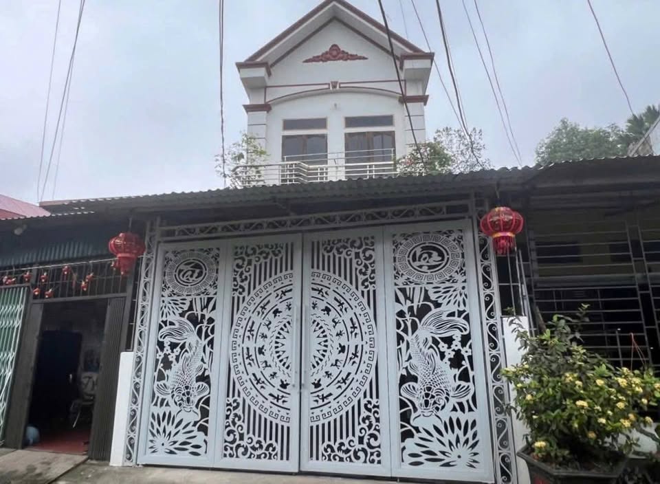 Nhà 2 tầng ngõ ô tô thoải mái, cách mặt đường chỉ 100m thành phố Yên Bái