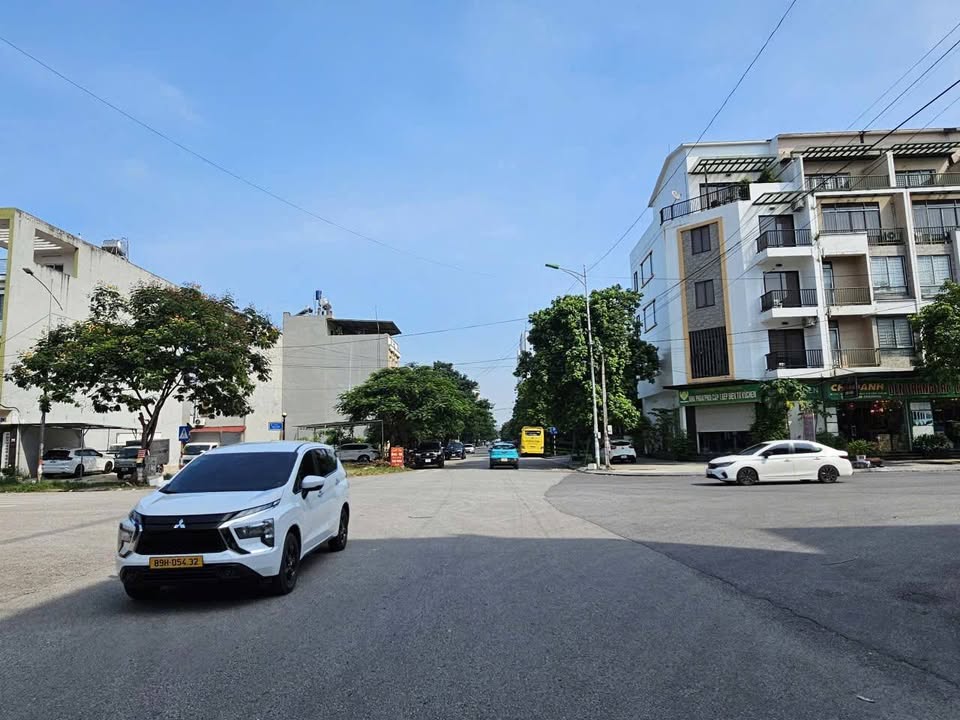 Nhà góc 3 tầng mặt tiền 5.5m đường Lê Thánh Tông, Bắc Ninh - Thoáng mát, buôn bán tấp nập