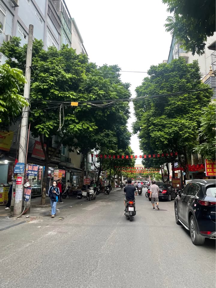 Nhà 7 phòng khép kín Hồ Tùng Mậu, dòng tiền 30 /tháng, sẵn sổ