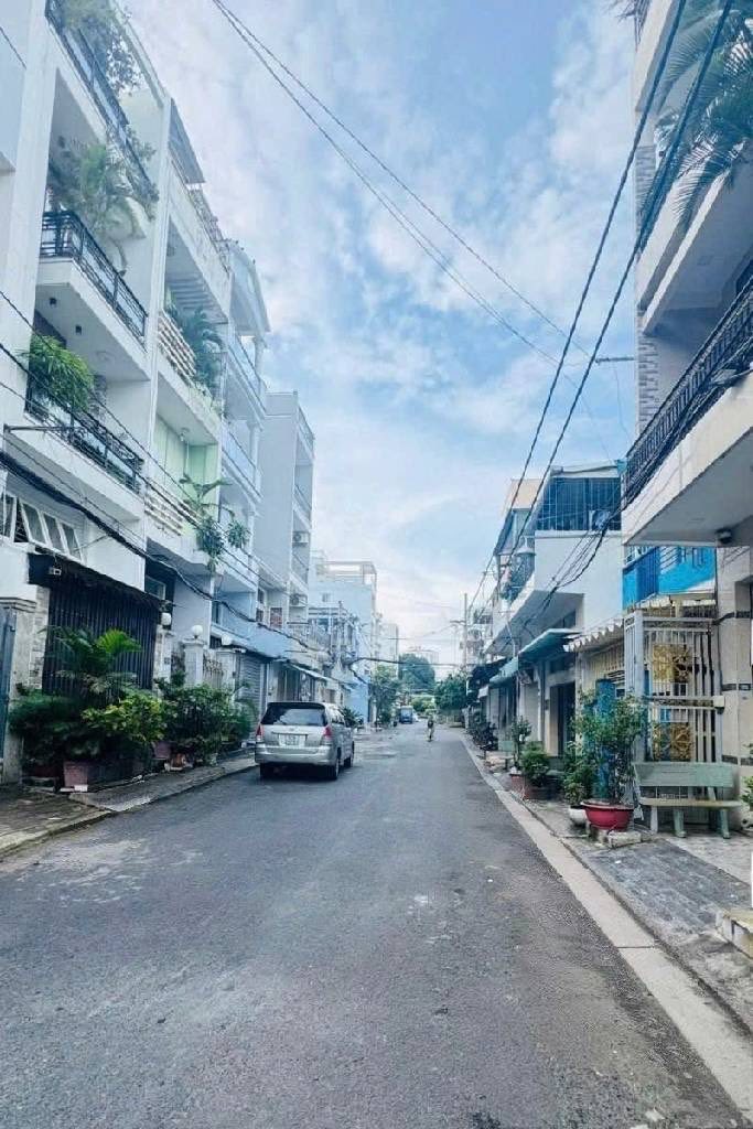 Bán nhà 100m² mặt tiền 5.5m, 3 ngủ, hướng Đông Nam, Quận 11 - Giá 7.8 tỷ