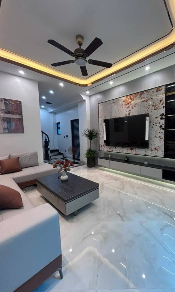 Nhà đẹp La Thành, Đống Đa - 60m2, sổ đỏ vuông vắn, 9.8 tỷ