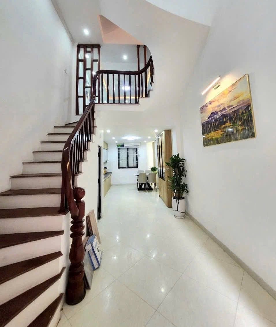 Nhà 35m² 5 tầng, ngõ thông ô tô lùi cổng, giá 5 tỷ tại Tả Thanh Oai