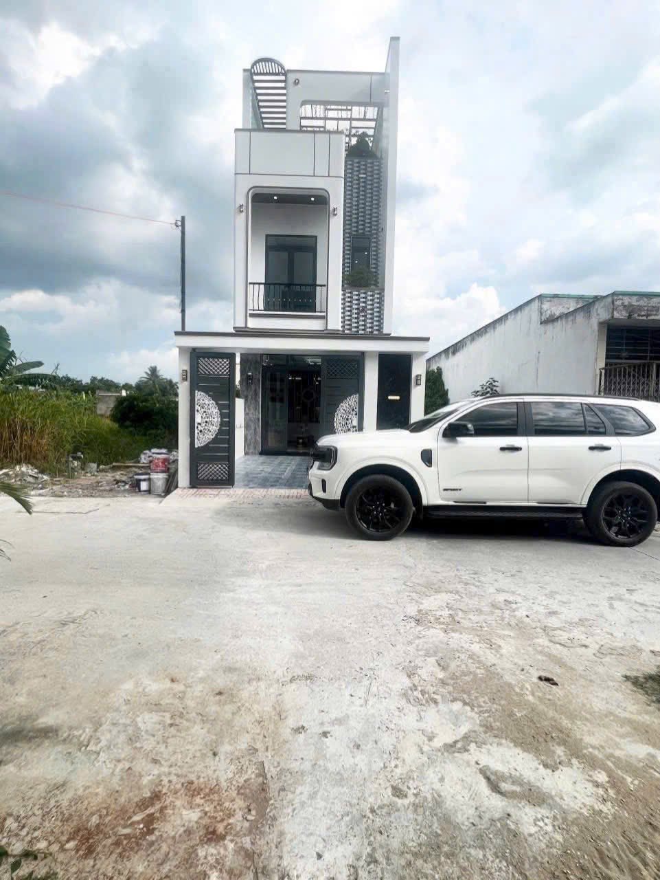 Nhà 3 tầng đẹp như mơ, giá giảm sốc tại Long An - Chỉ 3.15 tỷ