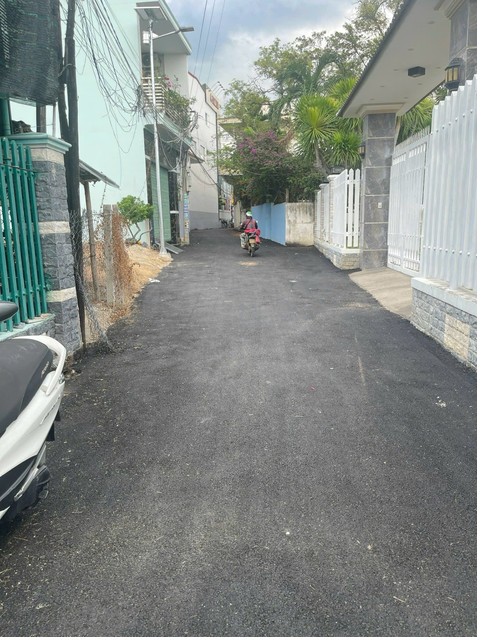 Bán nhà 2 phòng trung tâm Cam Lâm, gần Đại lộ Hùng Vương, 99,2m2, giá tốt