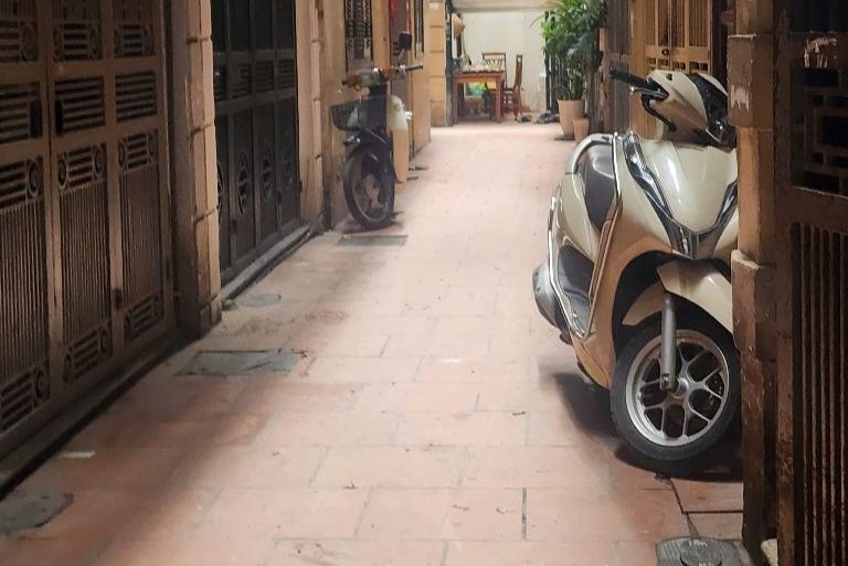 Căn nhà Cầu Giấy giá rẻ bất ngờ, ngõ rộng thênh thang